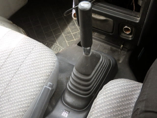 2000 Daihatsu Hijet Truck S200P (UW-69e19f46d9b56)[13]