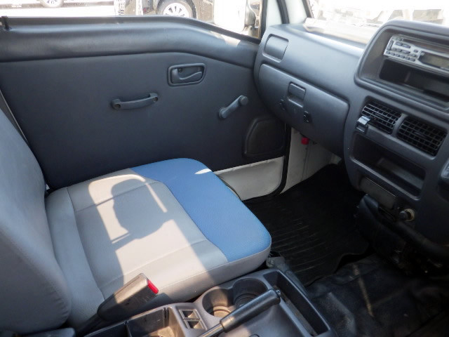 2001 Subaru Sambar TT2 (UW-69ddf7ef3afde)[8]