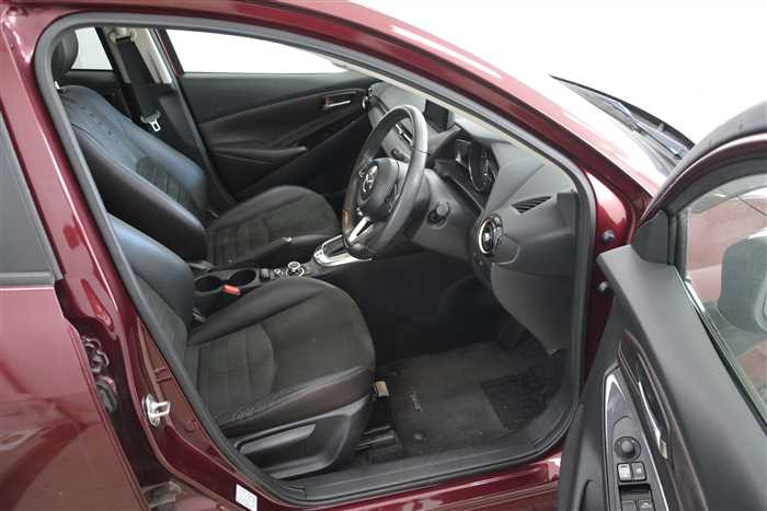 2016 Mazda Demio DBA-DJ3FS (UW-69d9fa00e0a68)[6]