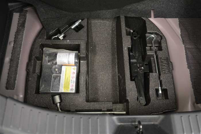 2016 Mazda Demio DBA-DJ3FS (UW-69d9fa00e0a68)[12]