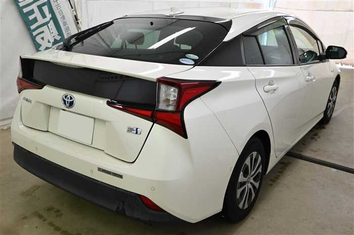 2020 Toyota Prius DAA-ZVW51 (UW-69d9fa01279e1)[1]