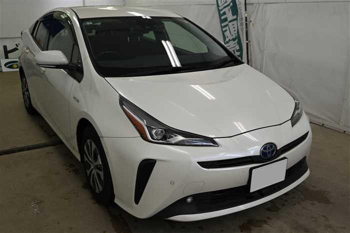 2020 Toyota Prius DAA-ZVW51 (UW-69d9fa01279e1)[2]