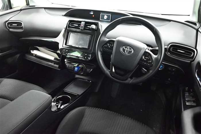 2020 Toyota Prius DAA-ZVW51 (UW-69d9fa01279e1)[7]