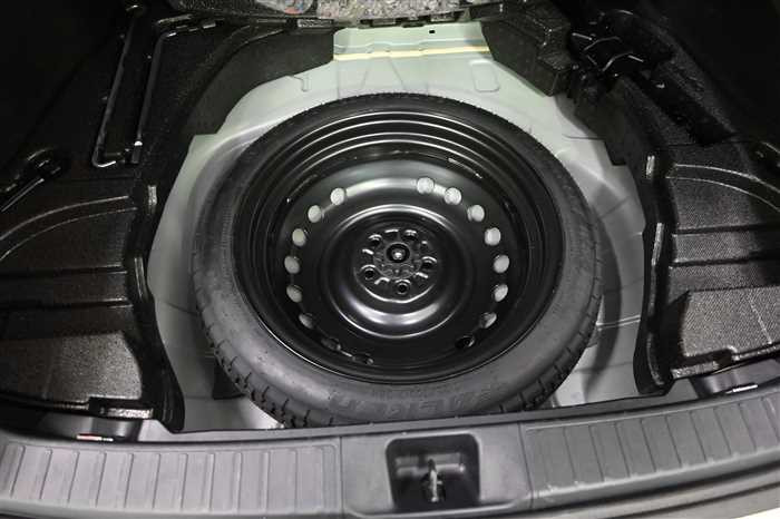 2020 Toyota Prius DAA-ZVW51 (UW-69d9fa01279e1)[9]