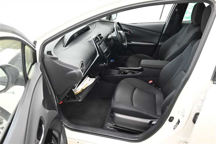 2020 Toyota Prius DAA-ZVW51 (UW-69d9fa01279e1)[11]