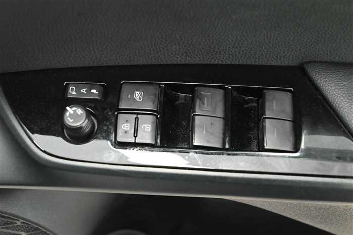 2020 Toyota Prius DAA-ZVW51 (UW-69d9fa01279e1)[12]