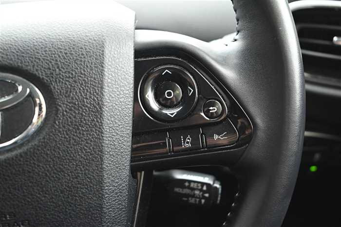 2020 Toyota Prius DAA-ZVW51 (UW-69d9fa01279e1)[16]