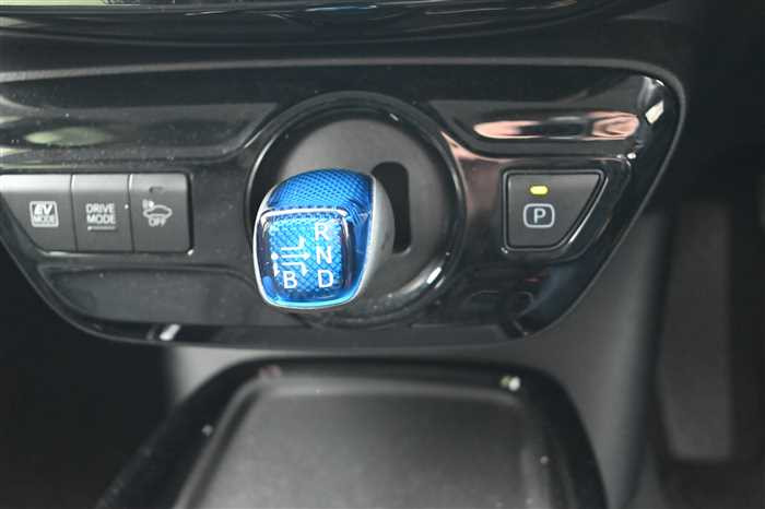 2020 Toyota Prius DAA-ZVW51 (UW-69d9fa01279e1)[18]