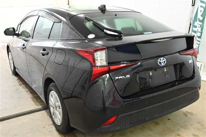 2020 Toyota Prius DAA-ZVW51 (UW-69d9fa01e81b5)[3]