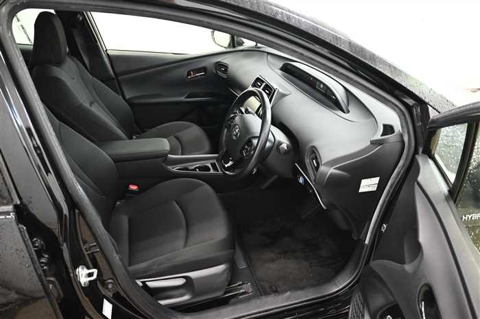 2020 Toyota Prius DAA-ZVW51 (UW-69d9fa01e81b5)[6]