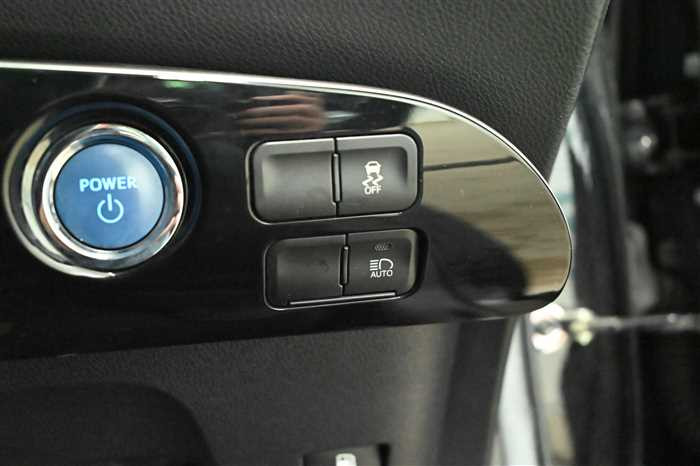 2020 Toyota Prius DAA-ZVW51 (UW-69d9fa01e81b5)[14]