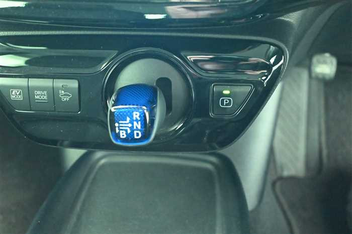 2020 Toyota Prius DAA-ZVW51 (UW-69d9fa01e81b5)[19]