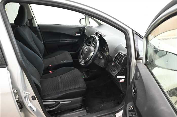 2012 Toyota Ractis DBA-NSP120 (UW-69d9fa021a7ef)[6]