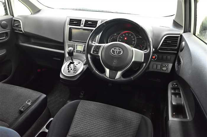 2012 Toyota Ractis DBA-NSP120 (UW-69d9fa021a7ef)[8]