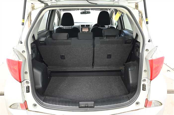 2012 Toyota Ractis DBA-NSP120 (UW-69d9fa021a7ef)[9]