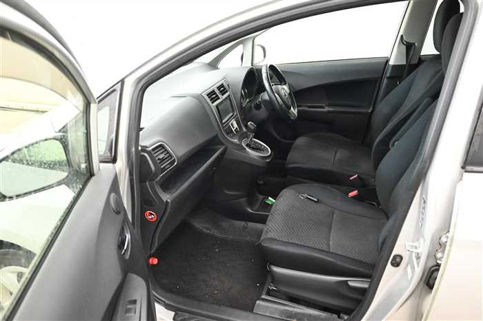 2012 Toyota Ractis DBA-NSP120 (UW-69d9fa021a7ef)[11]