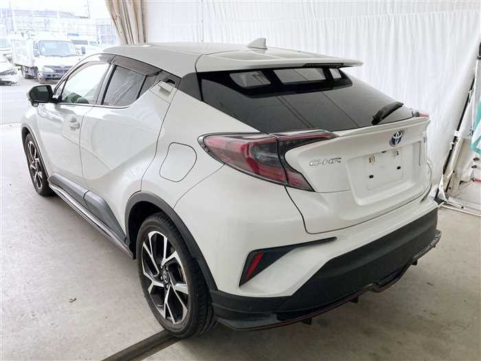 2017 Toyota C-HR DAA-ZYX10 (UW-69d9fa05ad377)[3]