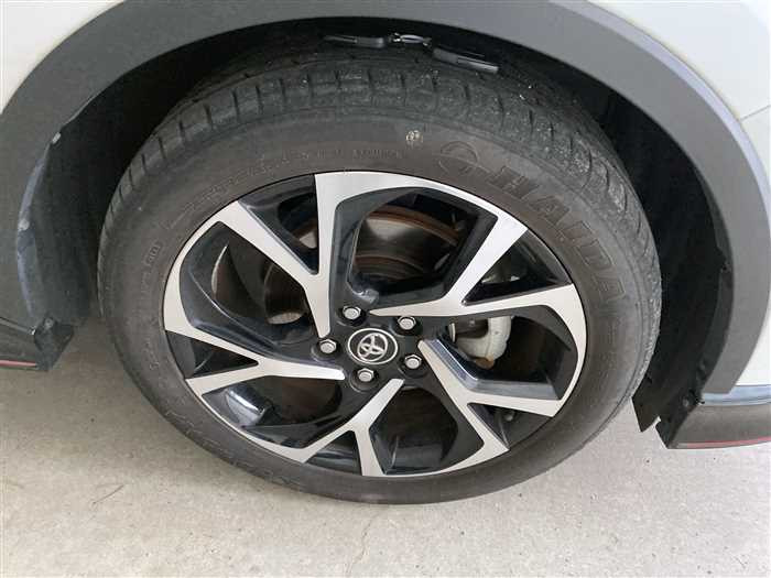 2017 Toyota C-HR DAA-ZYX10 (UW-69d9fa05ad377)[7]