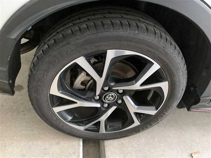 2017 Toyota C-HR DAA-ZYX10 (UW-69d9fa05ad377)[8]