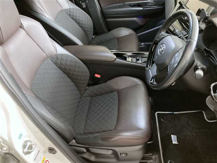 2017 Toyota C-HR DAA-ZYX10 (UW-69d9fa05ad377)[9]