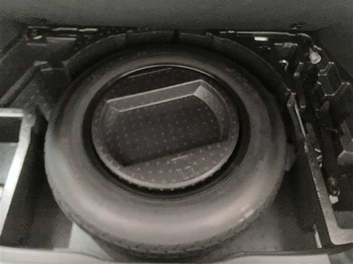 2017 Toyota C-HR DAA-ZYX10 (UW-69d9fa05ad377)[12]