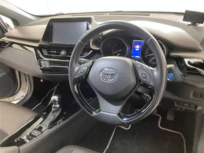 2017 Toyota C-HR DAA-ZYX10 (UW-69d9fa05ad377)[15]