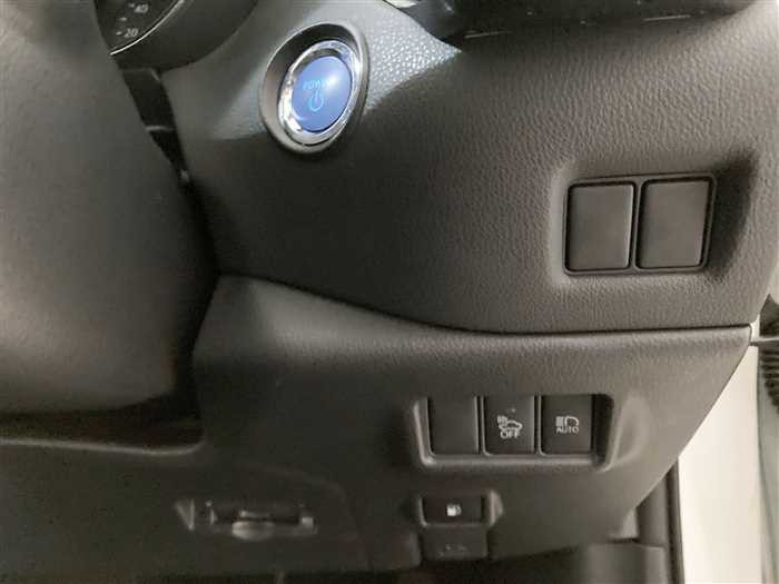 2017 Toyota C-HR DAA-ZYX10 (UW-69d9fa05ad377)[16]