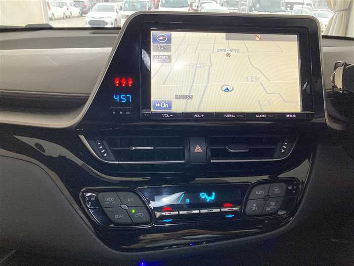 2017 Toyota C-HR DAA-ZYX10 (UW-69d9fa05ad377)[17]