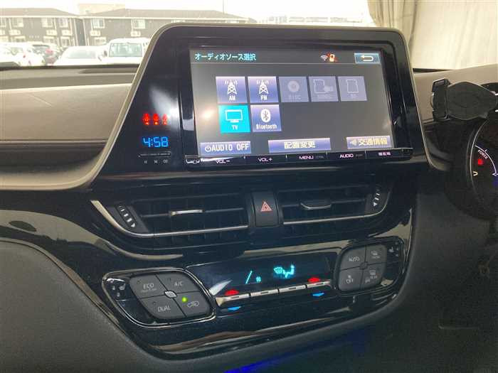 2017 Toyota C-HR DAA-ZYX10 (UW-69d9fa05ad377)[19]