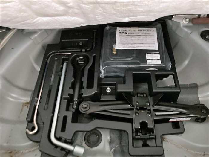 2015 Lexus CT DAA-ZWA10 (UW-69d9fa0656b3d)[13]