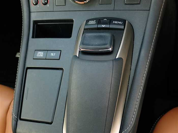 2015 Lexus CT DAA-ZWA10 (UW-69d9fa0656b3d)[23]