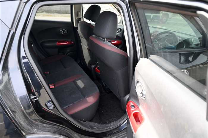 2011 Nissan JUKE CBA-NF15 (UW-69d9fa074a507)[11]