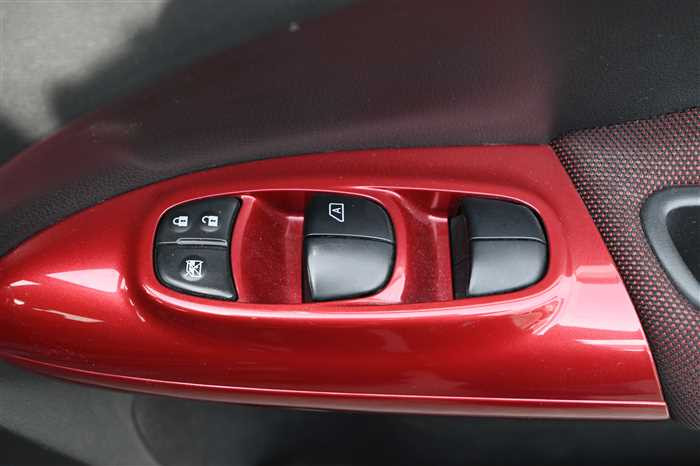 2011 Nissan JUKE CBA-NF15 (UW-69d9fa074a507)[16]