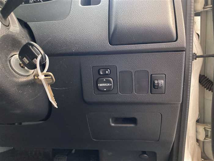 2014 Toyota Townace Van DBF-S402M (UW-69d9fa0793980)[16]