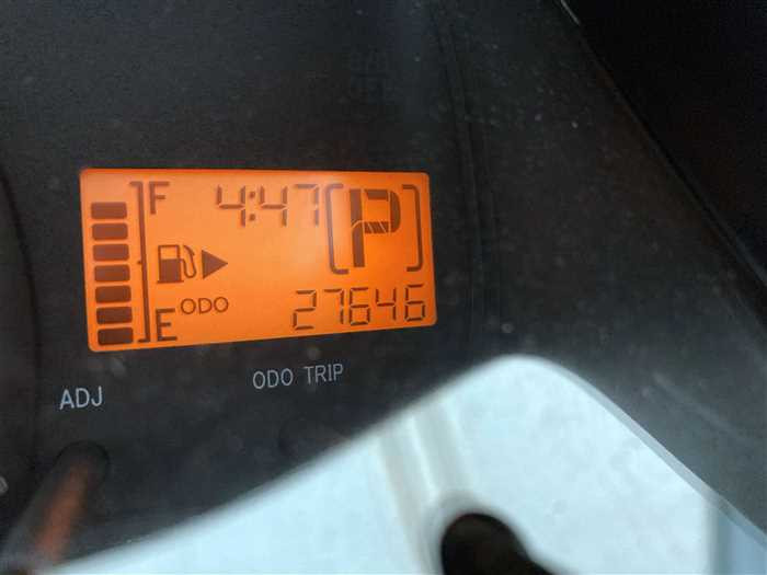 2014 Toyota Townace Van DBF-S402M (UW-69d9fa0793980)[22]