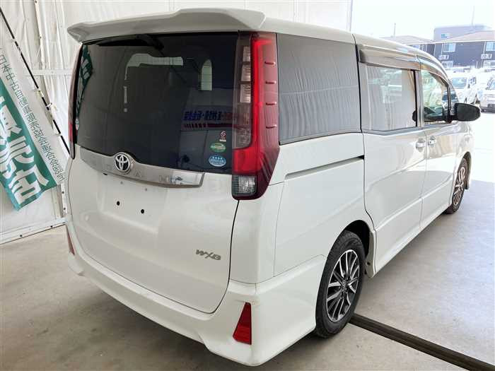 2017 Toyota Noah DBA-ZRR80W (UW-69d9fa0822b2a)[1]