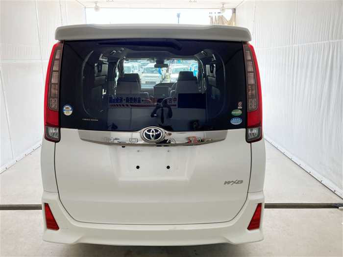 2017 Toyota Noah DBA-ZRR80W (UW-69d9fa0822b2a)[5]