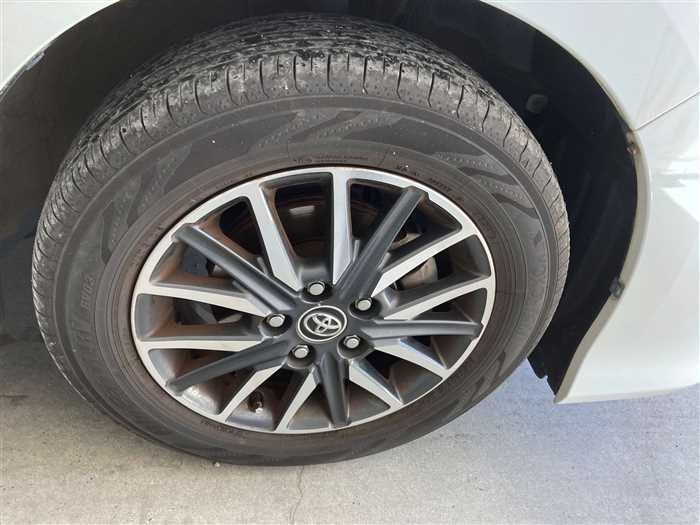 2017 Toyota Noah DBA-ZRR80W (UW-69d9fa0822b2a)[8]