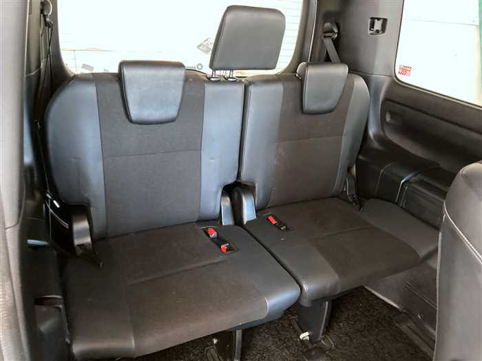 2017 Toyota Noah DBA-ZRR80W (UW-69d9fa0822b2a)[12]