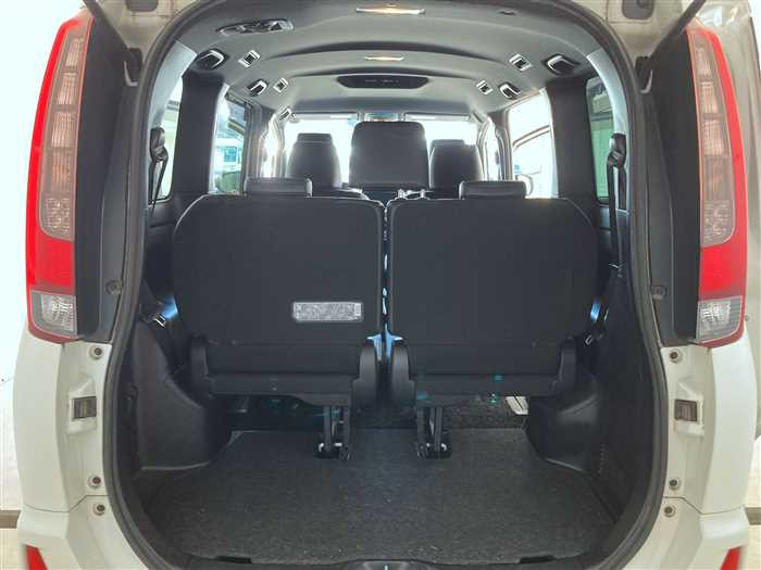 2017 Toyota Noah DBA-ZRR80W (UW-69d9fa0822b2a)[13]