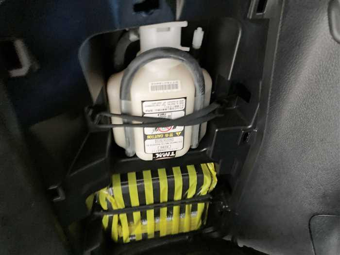 2017 Toyota Noah DBA-ZRR80W (UW-69d9fa0822b2a)[14]