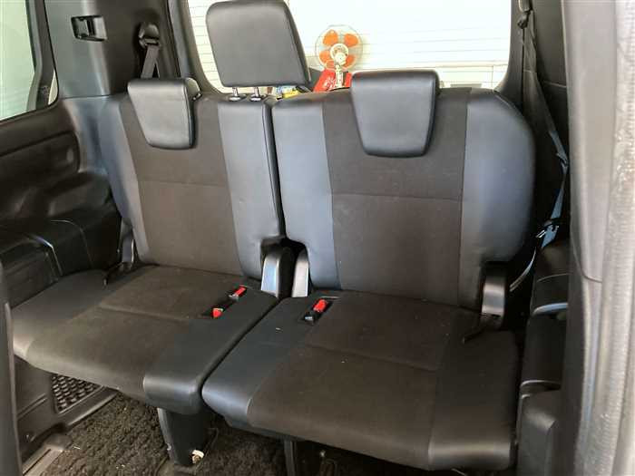 2017 Toyota Noah DBA-ZRR80W (UW-69d9fa0822b2a)[15]