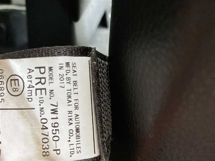 2017 Toyota Noah DBA-ZRR80W (UW-69d9fa0822b2a)[26]