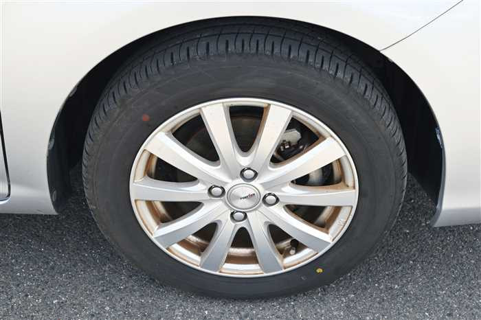 2018 Toyota Corolla Axio DBA-NRE161 (UW-69d9fa091903e)[6]