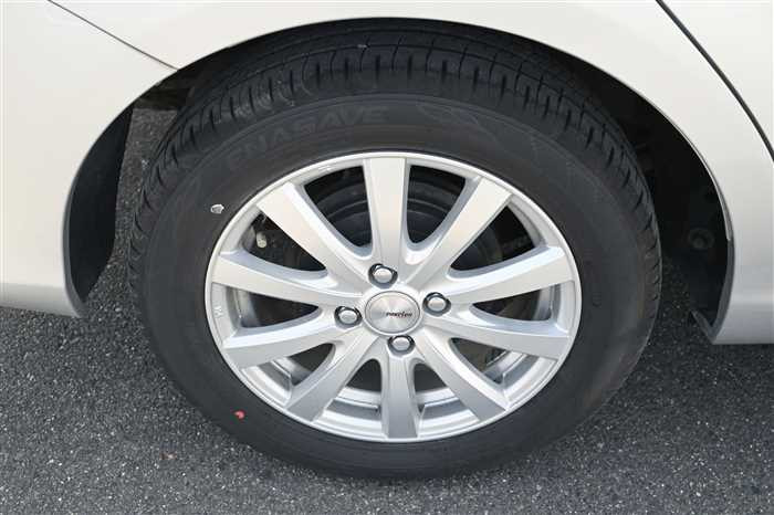 2018 Toyota Corolla Axio DBA-NRE161 (UW-69d9fa091903e)[7]