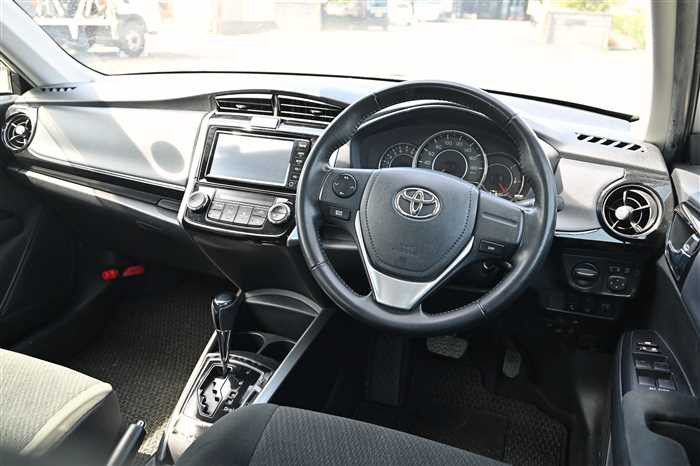 2018 Toyota Corolla Axio DBA-NRE161 (UW-69d9fa091903e)[10]