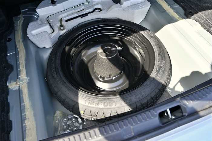 2018 Toyota Corolla Axio DBA-NRE161 (UW-69d9fa091903e)[13]