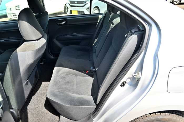 2018 Toyota Corolla Axio DBA-NRE161 (UW-69d9fa091903e)[14]