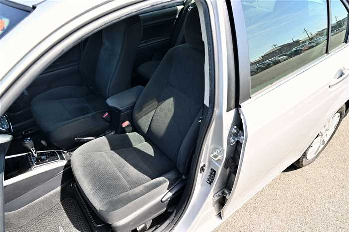 2018 Toyota Corolla Axio DBA-NRE161 (UW-69d9fa091903e)[15]