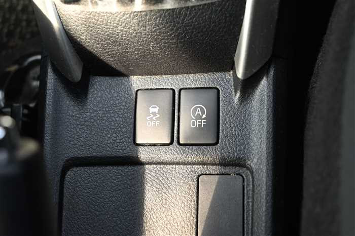 2018 Toyota Corolla Axio DBA-NRE161 (UW-69d9fa091903e)[20]